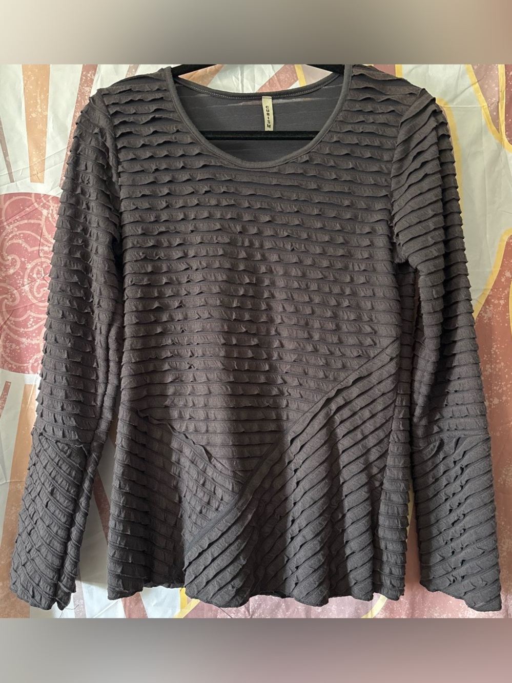 Cubism-Textured Long-Sleeve Scoop Neck Top - Gray